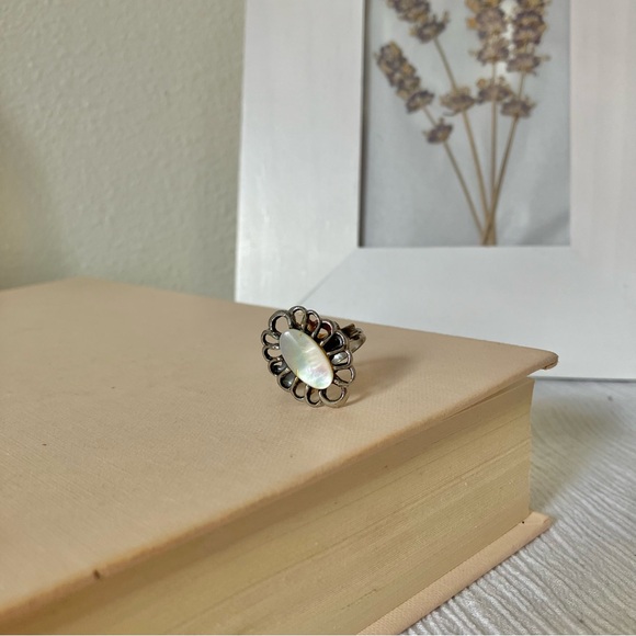 Mother of Pearl Silver Flower Oval Ring Vintage “Pearlette” Beach Neutral White - Picture 5 of 12